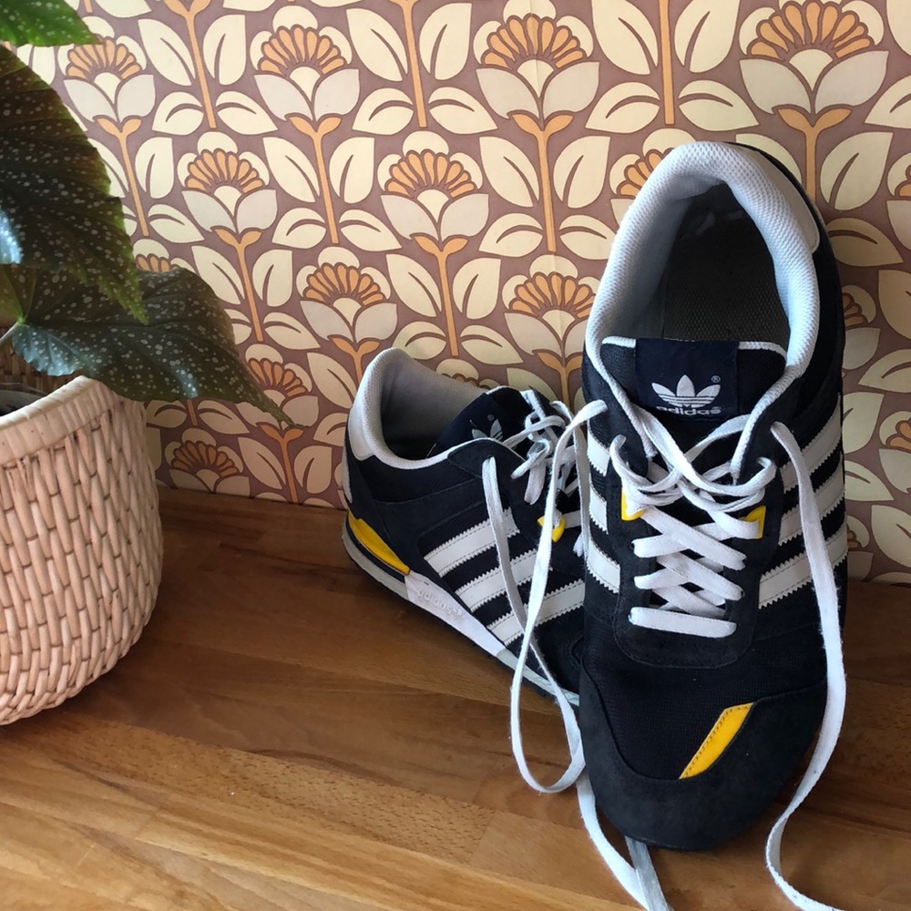 Adidas Originals ZX700 lifestyle running sneaker